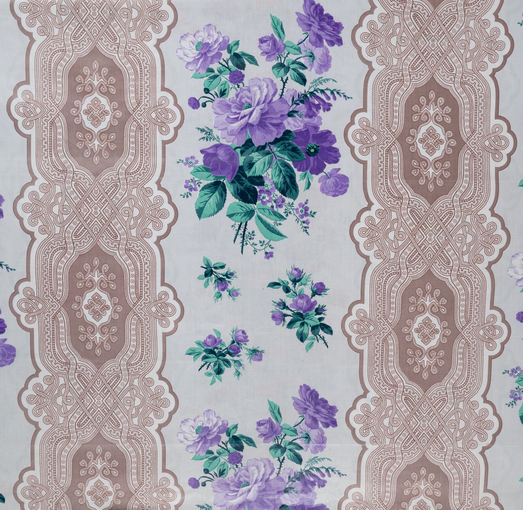 Toile de coton imprimée à la planche de bois, enduite d'un apprêt « glacé » pour l'ameublement Mulhouse, manufacture Schwartz & Huguenin, années 1850. Musée de l'Impression sur étoffes, inv. 988.72.28.