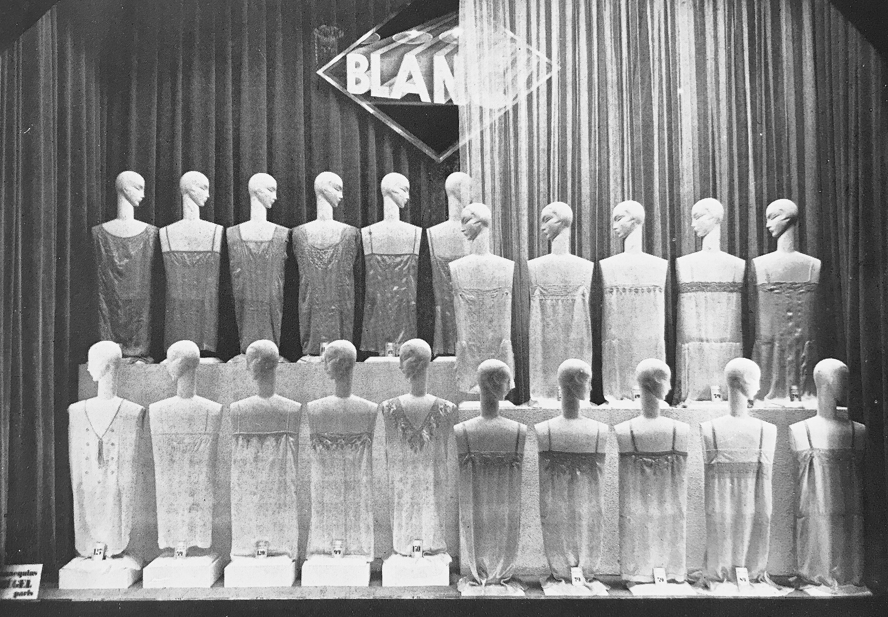 Étalage de déshabillés pour les Galeries Lafayette, Angelo Manéra (étalagiste), 1931.