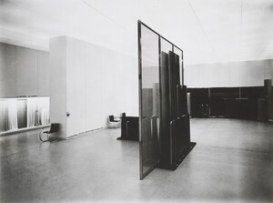 Studio photographique Williams & Meyer Co, vue intérieure de l’exposition de l’industrie textile allemande à l’Exposition internationale de Barcelone, 1929-1930.