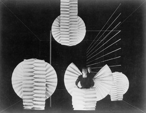 Xanti Schawinsky, Spectodrama, figurines de papier plié, 1937.