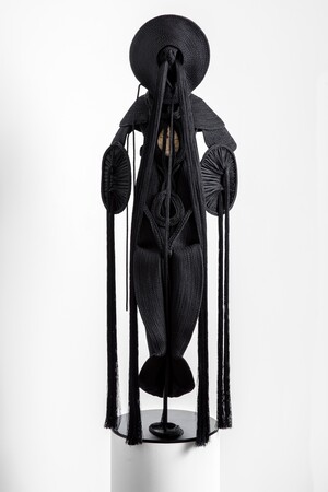 Vue de l’exposition personnelle de Jeanne Vicerial Armors, Paris, galerie Templon, 7 janvier – 11 mars 2023.